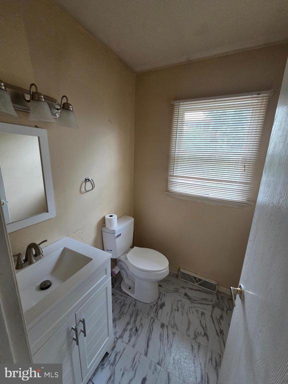 Building Photo - 945 Timber Ln