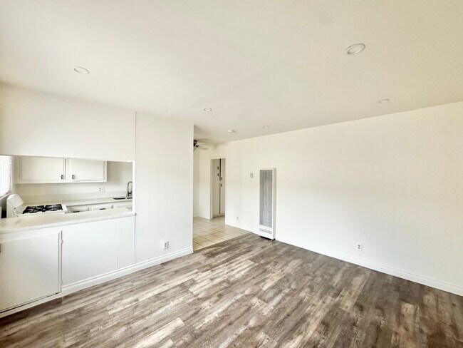 Foto del edificio - 1611 W 206th St