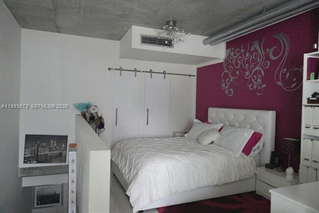 Foto del edificio - 690 SW 1st Ct