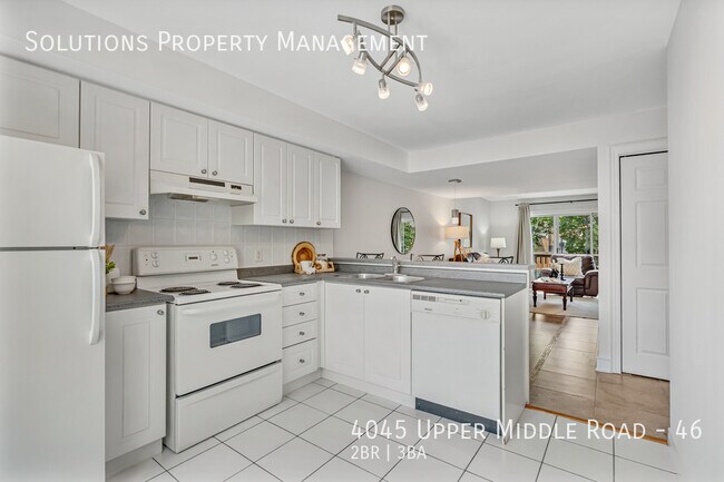 Photo du bâtiment - **Bright 2 Bedroom Townhome Close to All Amenities**