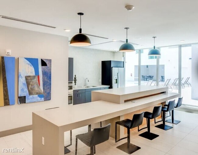 Building Photo - 2 br, 1 bath Condo - 275 SW 37th Ave NEW A...