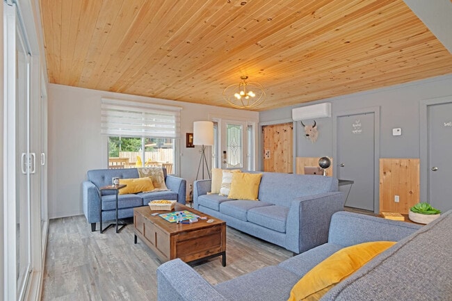 Building Photo - 52 Rue Charette