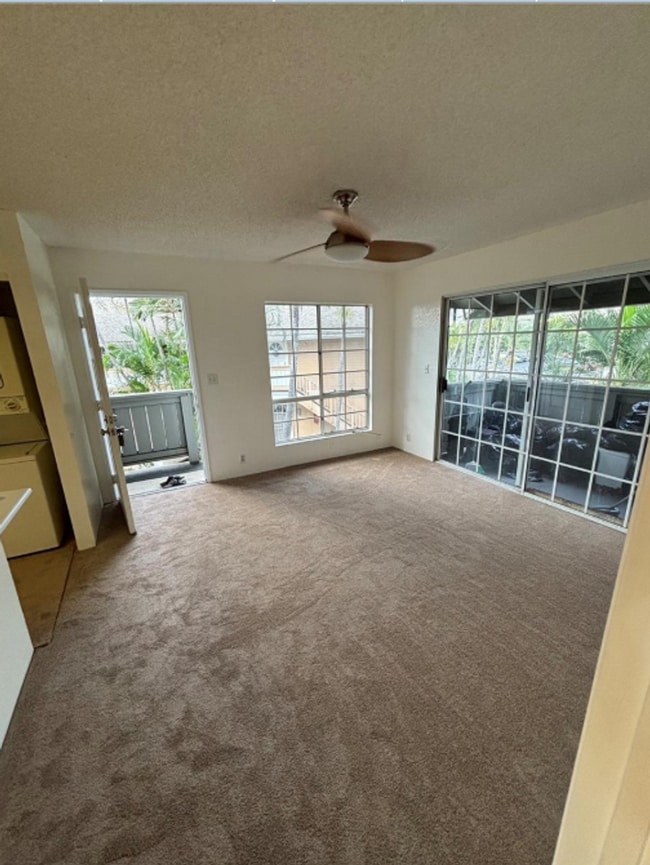 Building Photo - 279 Mananai Pl