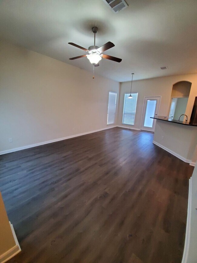 Foto del edificio - 3/2 Home with Open Floor Plan in Bryan