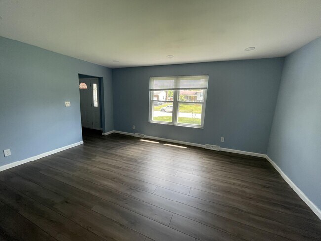 Building Photo - 999 Hunt Valley Dr