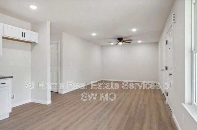 Building Photo - 1052 S Overhill Ave