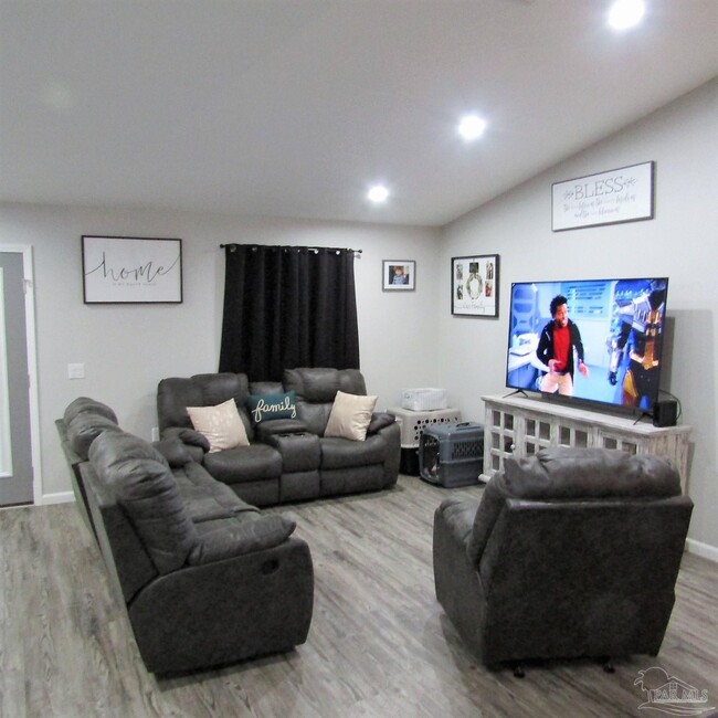 Building Photo - 5569 Riviera Dr