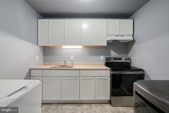 Foto del edificio - 9716 Bragg Ln