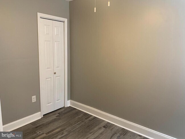 Foto del edificio - 1819 Sigel St