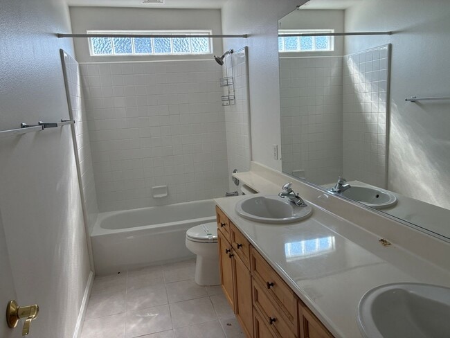 Building Photo - 5122 Mesa Verde Dr