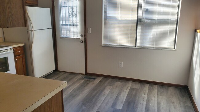 Building Photo - 2355 Deerfield Dr