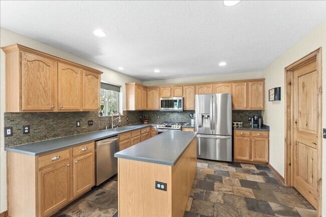 Foto del edificio - Great Trailside Family Home