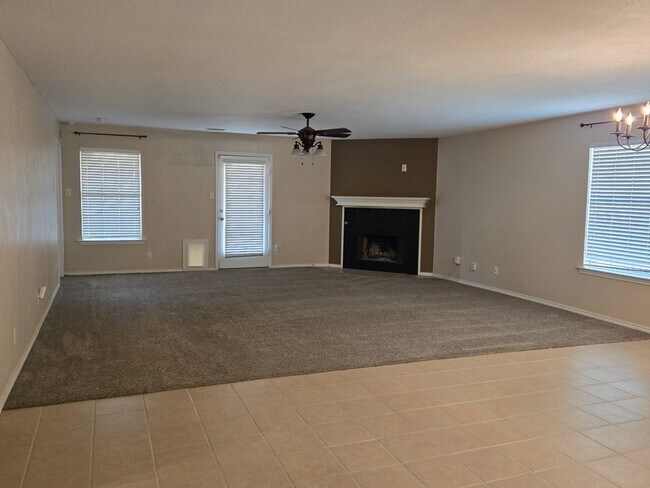 Building Photo - 9203 Holiday Dr