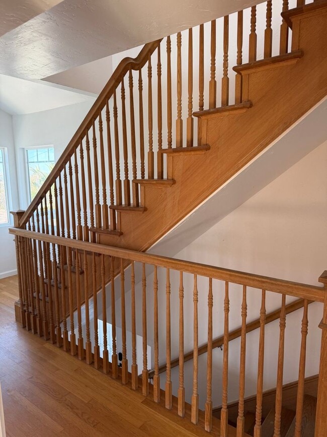 Building Photo - 731-33 1/2 Beryl St