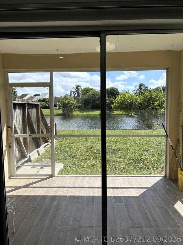 Building Photo - 1427 Riverside Cir