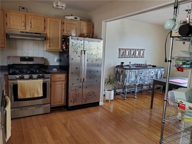 Building Photo - 3085 Coddington Ave