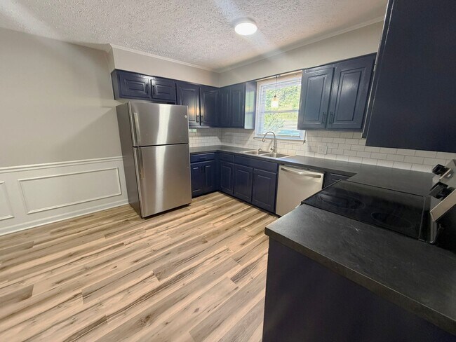 Foto del edificio - Freshly Renovated Townhome 3 Bed, 1.5 Bath