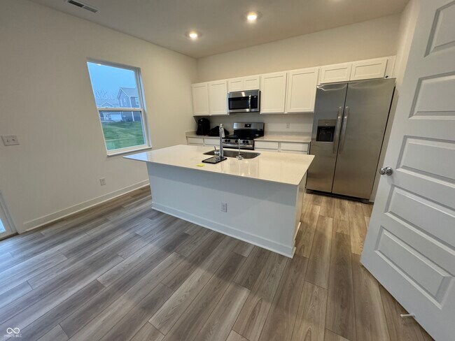 Building Photo - 2925 Grand Rdg Dr