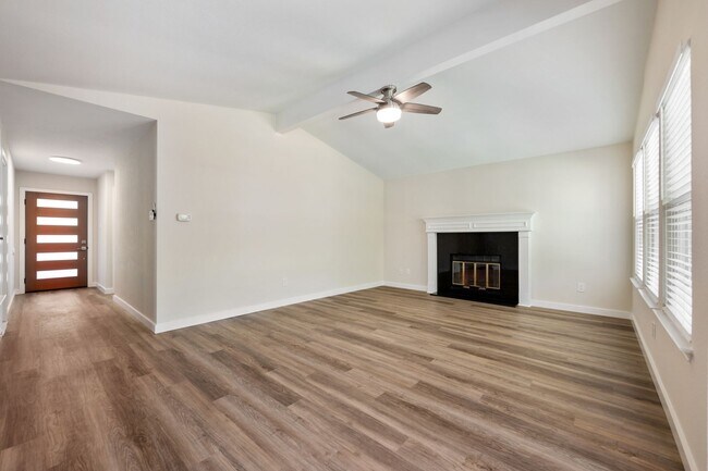 Building Photo - GREAT 3/2 HOME IN THE HEART OF NE AUSTIN!