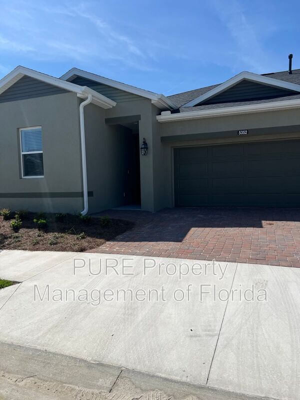 Building Photo - 5352 NW 33rd Pl