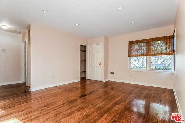 Building Photo - 801 Brooks Ave