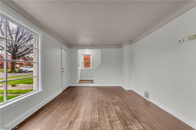 Foto del edificio - 21206 Hillgrove Ave