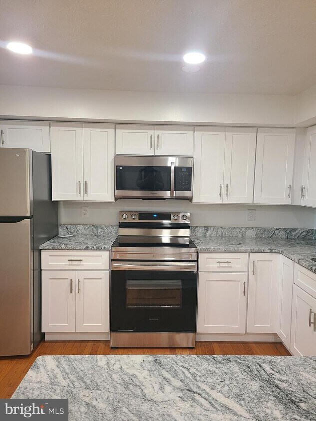 Primary Photo - 1650 Sierra Woods Dr