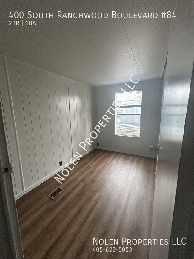 Building Photo - 400 S Ranchwood Blvd