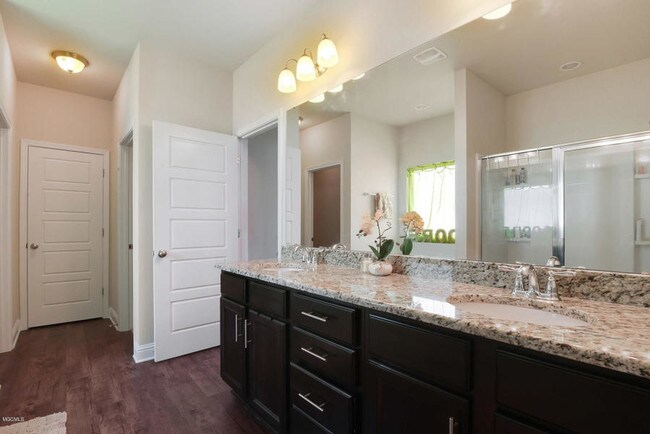 Building Photo - 10861 Chapelwood Dr