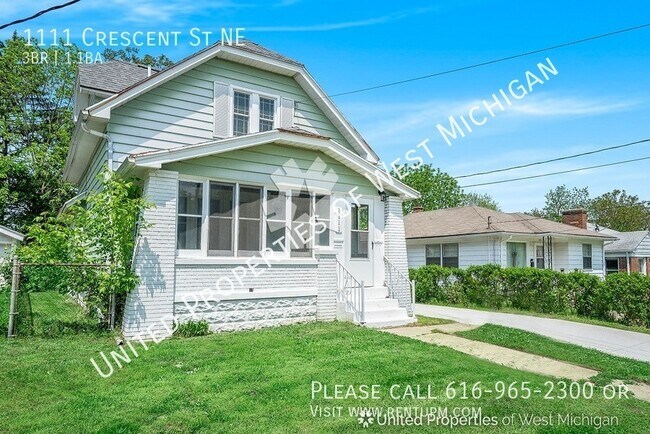 Building Photo - 1111 Crescent St NE