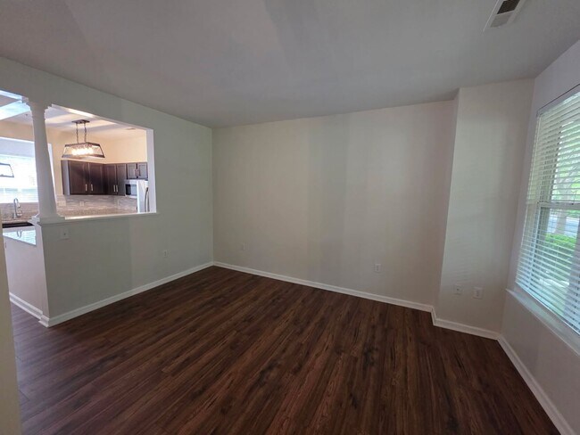 Foto del edificio - 2 Bedroom/2.5 Bathroom Townhome in First W...