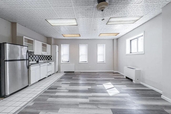 Foto del edificio - "Chic Urban Living: Spacious 1-Bedroom Oas...