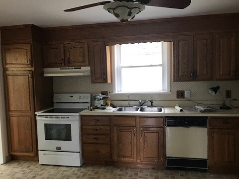 Kitchen - 813 Springdale Rd