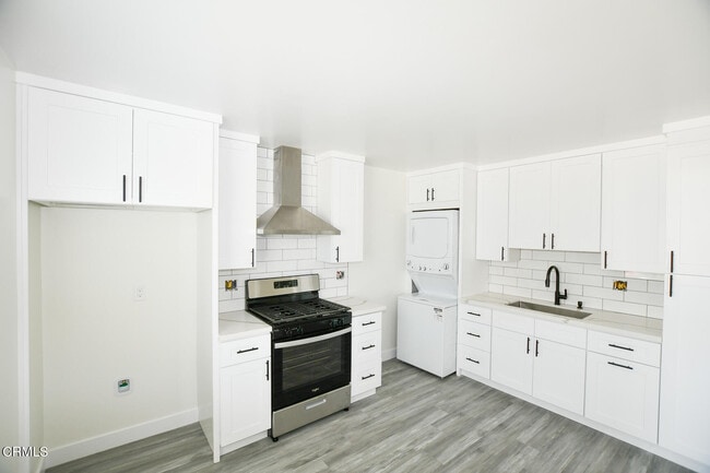 Building Photo - 69 Raemere St