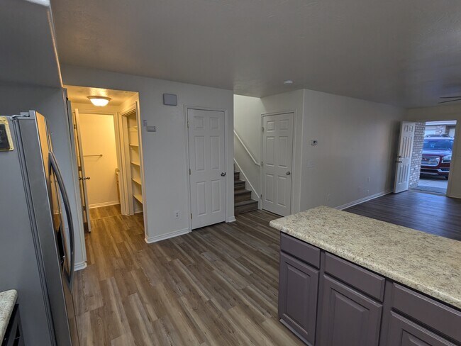 Building Photo - 790 N 2720 E