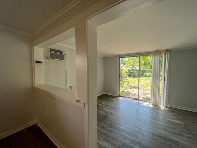 Building Photo - 1609 14th Ave W