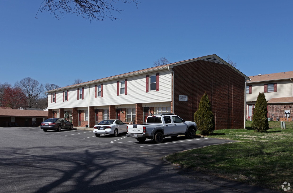 Primary Photo - Chelsea Apartments