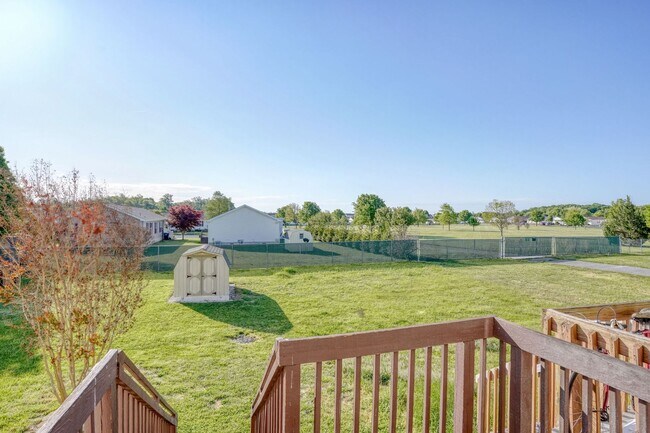 Foto del edificio - New, New, New - Spacious 3 Bedroom Townhouse with a Finished Basement !!