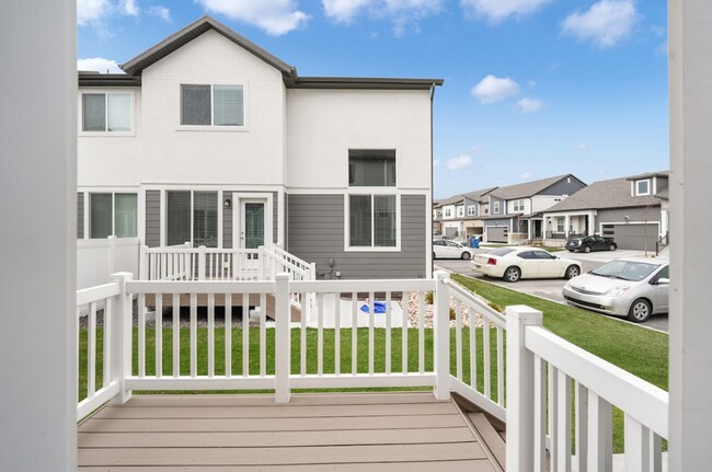 Foto del edificio - Now Leasing: 4-Bed, 2.5-Bath Home in Viney...