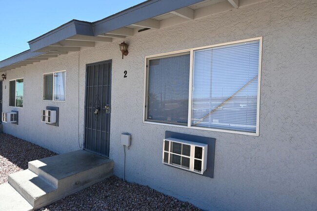 Building Photo - One-bedroom apartment -MOVE IN SPECIAL -  Downtown area -NO PETS - 620 N 16th St