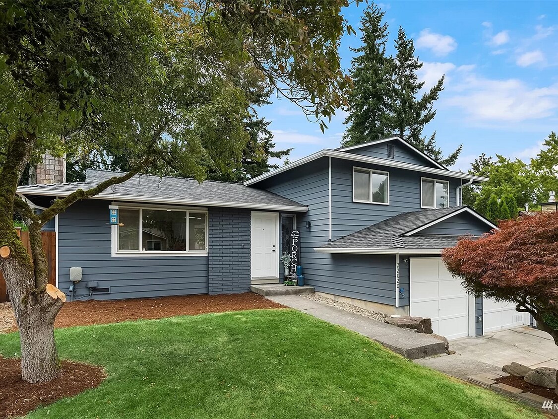 Foto principal - 22020 5th Ave W