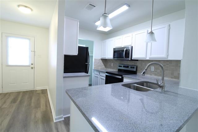 Foto del edificio - 605 Carriagehouse Ln