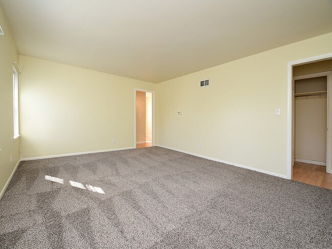 Building Photo - 730 S 35th Ave