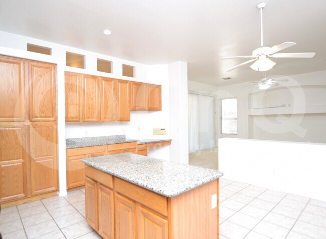 Foto del edificio - 9634 E Irwin Ave