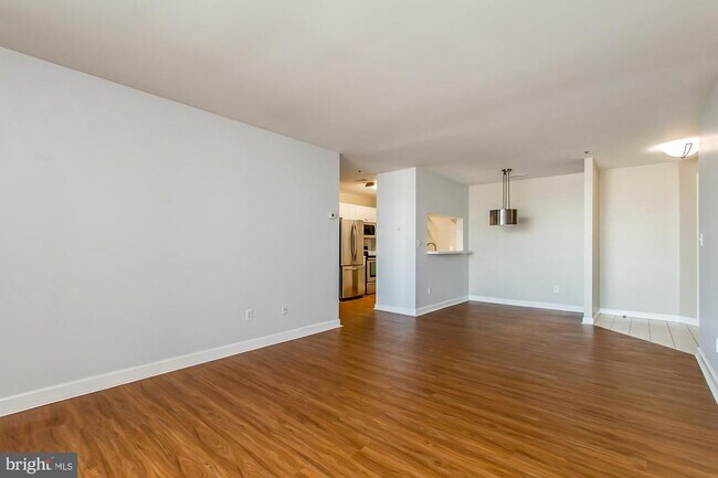 Building Photo - 100 Harborview Dr