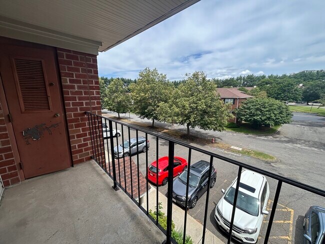 Foto del edificio - 32 Maple Crest Cir