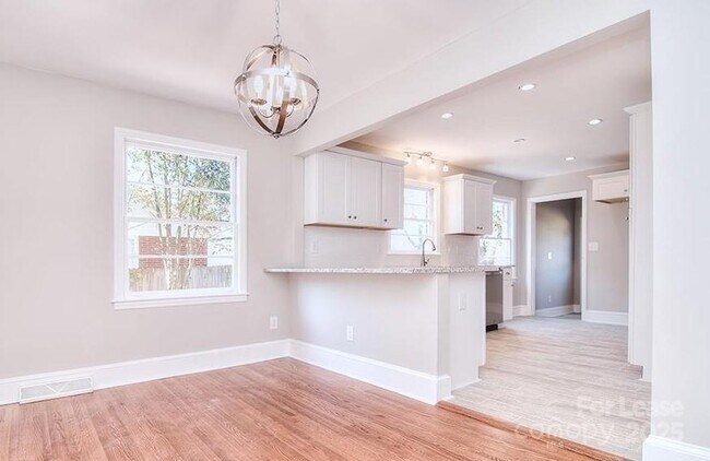 Foto del edificio - 1437 Springwood Ln