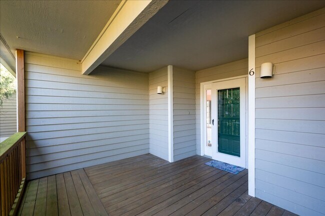 Building Photo - Yearly Rental: Convenient Location: 3-Bedroom, 2-Bath Condo in The Plantations, Lewes. $2,095/mon...