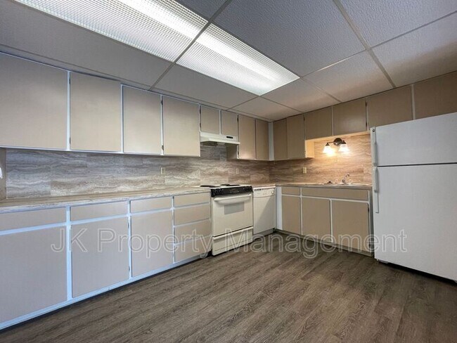 Foto del edificio - 1401-142B 2b St S