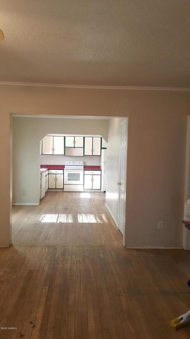 Foto del edificio - 701 N Miranda St